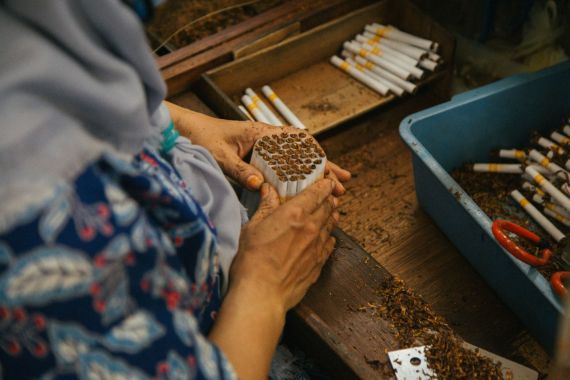 Soal Tudingan Rokok Penyebab Stunting, Roby Arya: Harus Dilihat Secara Utuh - JPNN.COM