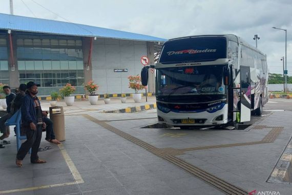 Duh, Harga Tiket Bus AKAP di Terminal Pulo Gebang Naik 20% - JPNN.COM