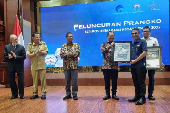 Pos Indonesia Bersama BNPP Luncurkan Prangko Seri PLBN 2022 - JPNN.COM