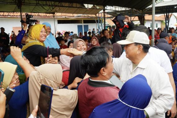 Seusai Membagikan Sepeda Motor untuk Babinsa, Prabowo Temui Nelayan Indramayu - JPNN.COM