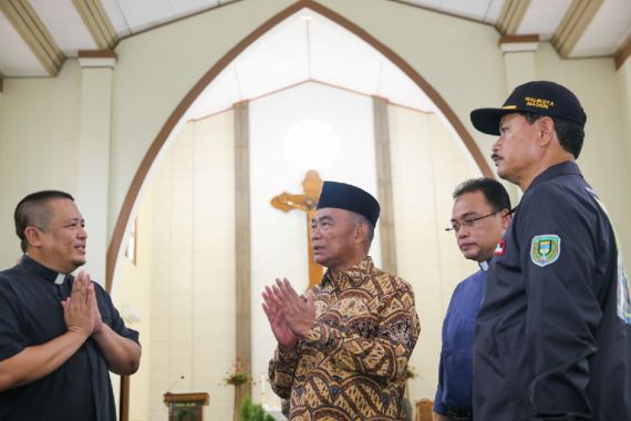 Muhadjir Effendy Mengecek Sejumlah Gereja, Minta TNI/Polri Pastikan Semuanya Aman - JPNN.COM