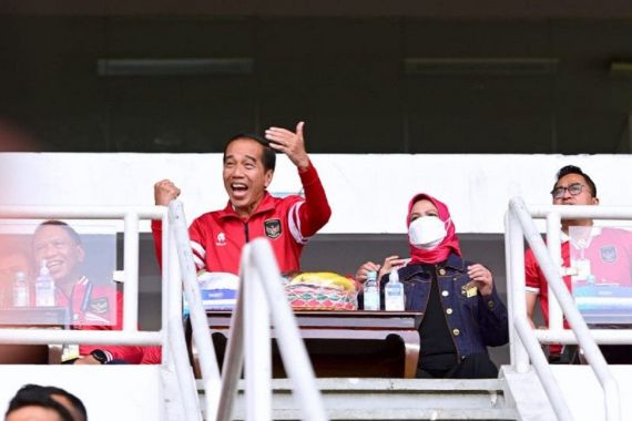 Shin Tae Yong Marah, Presiden Jokowi: Bola Itu Bundar - JPNN.COM
