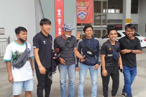 Brunei vs Timnas Indonesia, Suporter Skuad Garuda Beri Dukungan di Stadion - JPNN.COM