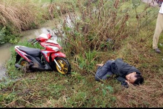 AS Tergeletak di Pinggir Jalan Bekasi, Dikira Meninggal, Ternyata - JPNN.COM