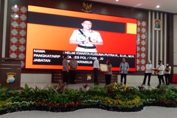 Polda Sulsel Dapat Penghargaan dari Kemensos, Kombes Helmi Bilang Begini - JPNN.COM