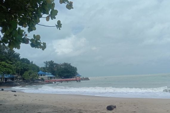 Pantai Tanjung Pesona Cocok untuk Kumpul Keluarga di Akhir Tahun - JPNN.COM