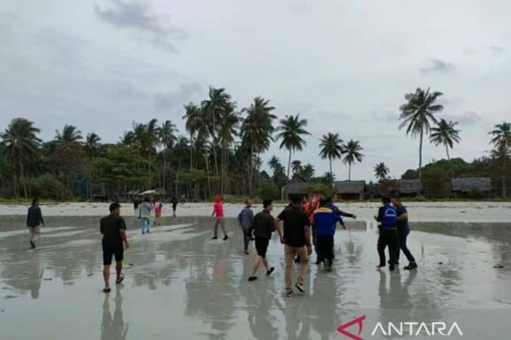 Jasad Remaja yang Tenggelam di Pantai Trikora 4 Bintan Ditemukan - JPNN.COM
