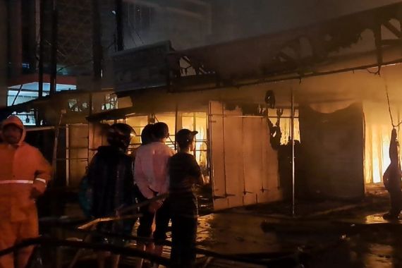 Pasar Sentral Makassar Ludes Terbakar, Begini Kesaksian Warga - JPNN.COM