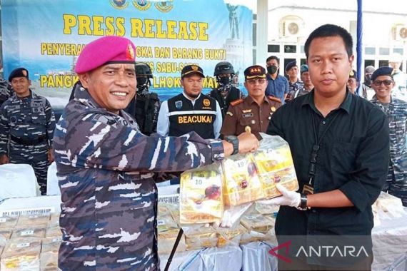 TNI AL Menggagalkan Penyelundupan 45 Kg Sabu-Sabu - JPNN.COM