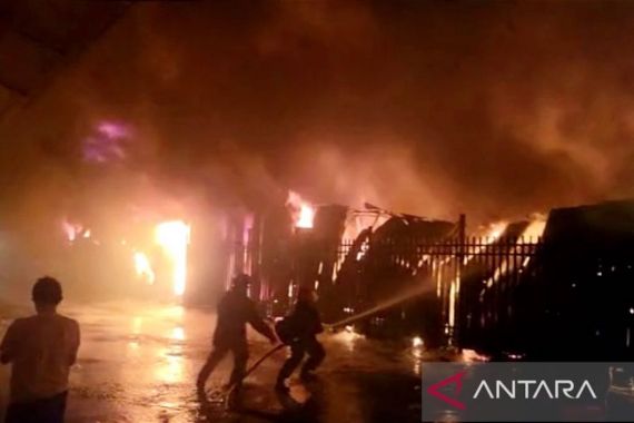 Polisi Selidiki Penyebab Kebakaran Pasar Sentral Makassar - JPNN.COM