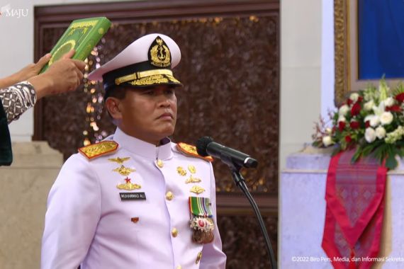 Resmi Dilantik Jokowi Sebagai KSAL, Laksamana Ali Berkomitmen soal Ini - JPNN.COM