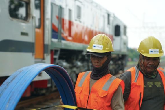 Manfaatkan Jaringan Serat Optik di Sepanjang Jalur Kereta, XL Axiata Gandeng Surge - JPNN.COM