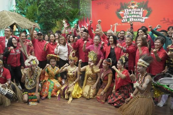 Natal Bersama PDIP, Megawati: Gelorakan Solidaritas Antarumat Beragama - JPNN.COM
