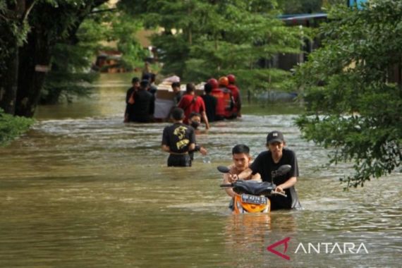 Banjir Makassar, 4 Kecamatan Masih Terendam - JPNN.COM