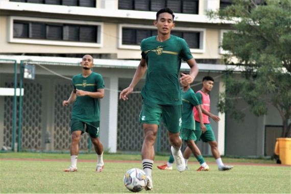 Rizky Ridho Dikabarkan Hengkang, Manajer Persebaya Buka Suara - JPNN.COM