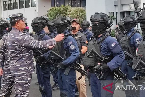 Laksamana Yudo Inspeksi Pasukan dan Kapal Perang di Jakarta Utara - JPNN.COM
