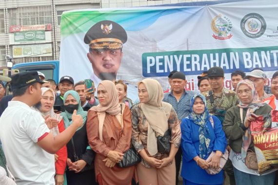 Alhamdulillah, Korban Kebakaran Pasar Sentral Makassar Dapat Bantuan - JPNN.COM