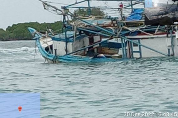 Tabrak Karang, Kapal Berpenumpang 8 Orang Tenggelam di Kepulauan Seribu Utara - JPNN.COM