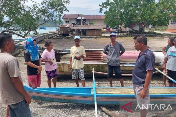 Pergi Melaut Sendirian, Nelayan Hulaliuw Ditemukan Tewas Terapung di Pesisir Pantai - JPNN.COM