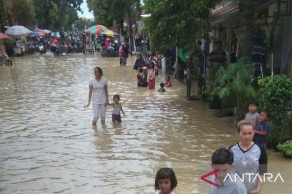 Banjir di Sampang, Seorang Warga Meninggal Dunia - JPNN.COM
