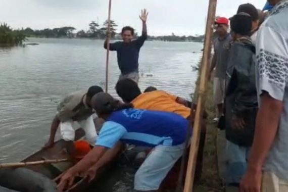 Tenggelam di Genangan Banjir Kudus, 2 Korban Ditemukan Meninggal Dunia - JPNN.COM