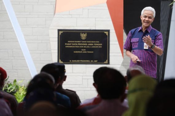 Gubernur Ganjar Targetkan Pembangunan Masjid Agung Jateng Rampung Akhir 2023 - JPNN.COM