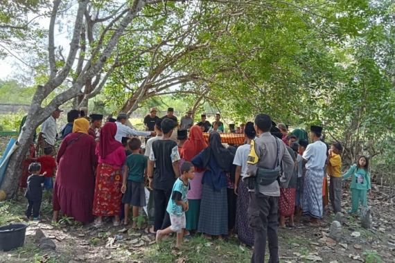 Wanita yang Dibunuh Suami di Lombok Dimakamkan di Kampung Halaman - JPNN.COM