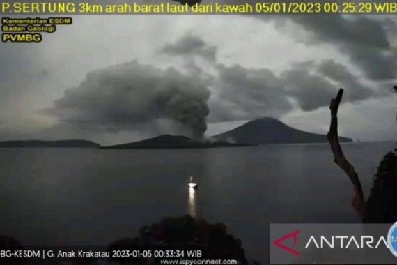 Gunung Anak Krakatau Erupsi, Lahar Api Menyala, Terdengar Dentuman Beberapa Kali - JPNN.COM