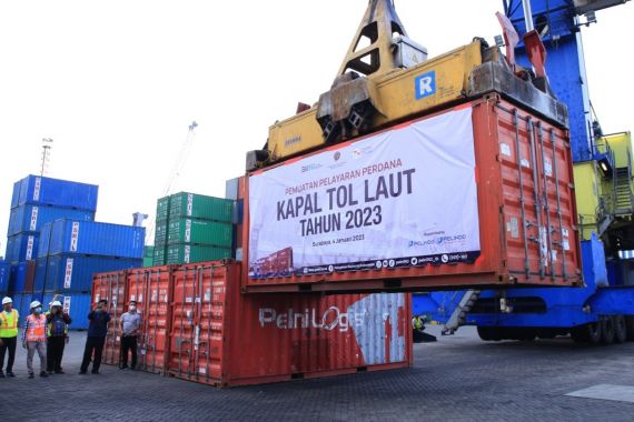 Kemenhub Lepas Pelayaran Perdana Tol Laut di Surabaya - JPNN.COM