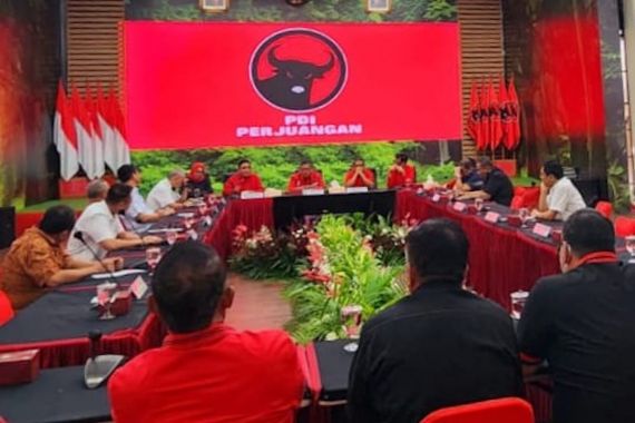 Indonesia Menghadapi Tantangan Ideologi, PDIP Jangan Puas Menang Pemilu 20 Persen - JPNN.COM