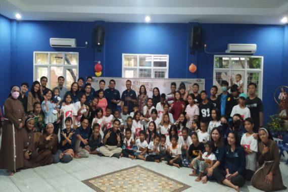 Indonesia Re Beri Hadiah Natal untuk Anak-Anak di 2 Panti Asuhan - JPNN.COM