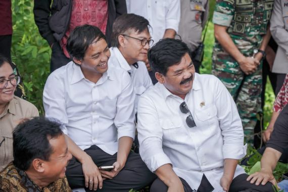 Menteri Hadi Gagas Solusi Sengketa Tanah Curahnongko - JPNN.COM