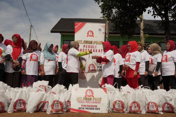 Sukarelawan Kenalkan Puan Maharani di Sumedang, Warga Antusias Serukan Dukungan - JPNN.COM