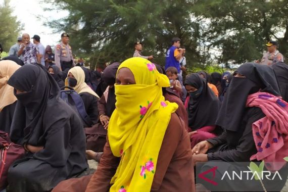 184 Pengungsi Rohingya Terdampar di Pantai Aceh Besar - JPNN.COM