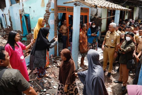 Gubernur Ganjar Bangun Ulang 30 Rumah Warga yang Hancur Akibat Banjir di Brebes - JPNN.COM