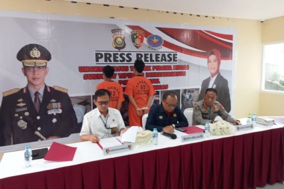 Polisi Gerebek Gudang Pengoplosan BBM di Palembang - JPNN.COM