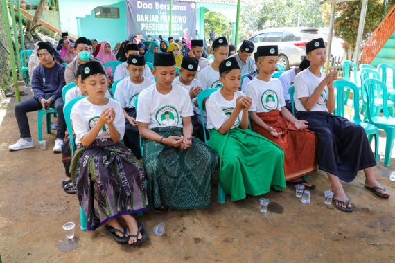 Santri Dukung Ganjar Gelar Sunatan Massal Untuk Anak Kurang Mampu di Ciamis - JPNN.COM