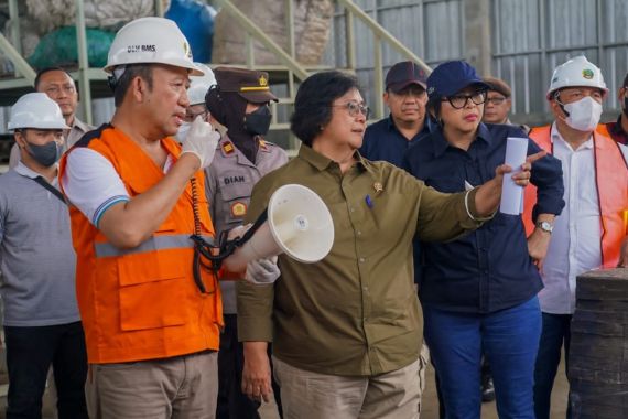 Menteri Siti Sambangi Banyumas dan Cilacap untuk Tindak Lanjuti Arahan Presiden Soal Sampah - JPNN.COM