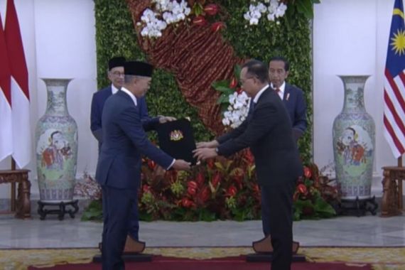 Kalau Mau Urusan Selesai, PM Anwar Ibrahim Tantang Jokowi ke Malaysia Cepat - JPNN.COM