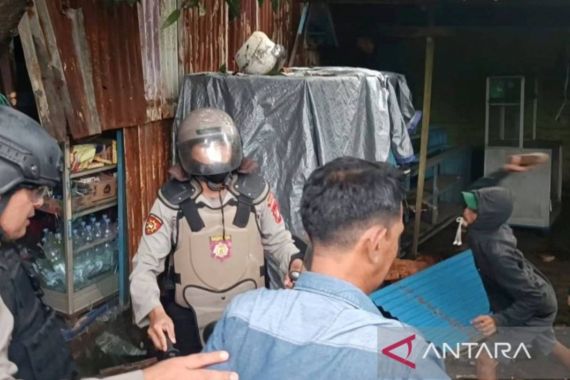 Rumah Pelaku Pembunuhan Anak di Makassar Dirusak Massa - JPNN.COM