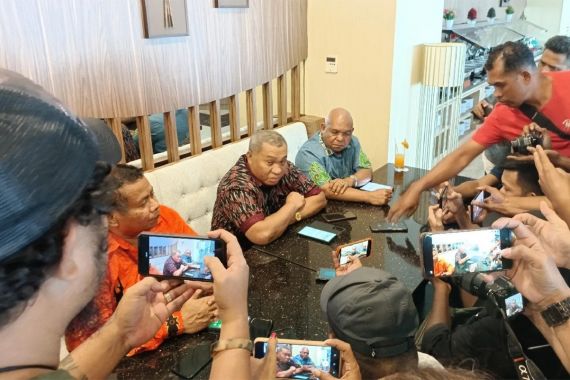 30 Menit Setelah Gubernur Papua Lukas Enembe Ditangkap di Sendok Garpu Jayapura.. - JPNN.COM