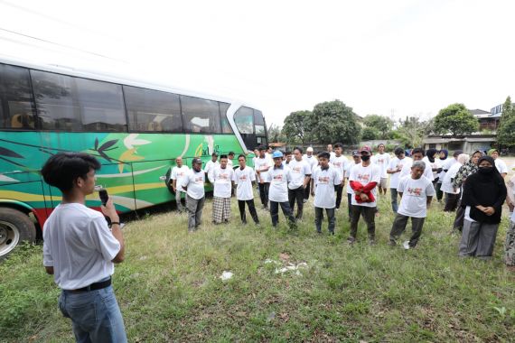 Sukarelawan Ganjar Sosialisasikan Keselamatan Berkendara kepada Ratusan Sopir Truk - JPNN.COM