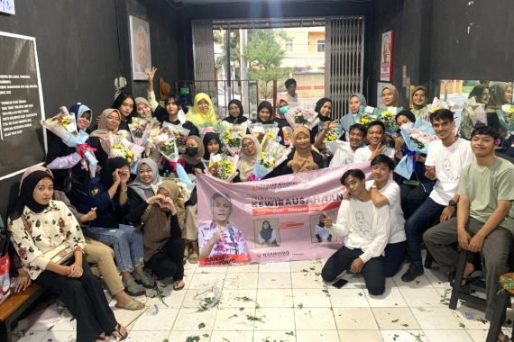Ganjar Milenial Center Lampung Gelar Pelatihan Membuat Buket - JPNN.COM