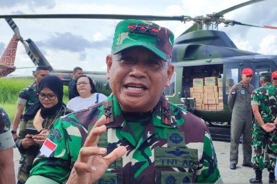 Pangdam Cendrawasih Sebut Pilot Ini Diduga Pasok Senpi ke KKB - JPNN.COM