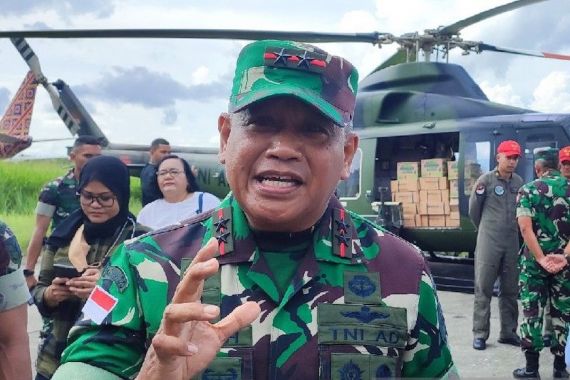 Mayjen TNI Muhammad Saleh: Kelompok Bersenjata Jangan Menjadikan Warga Sebagai Tameng - JPNN.COM