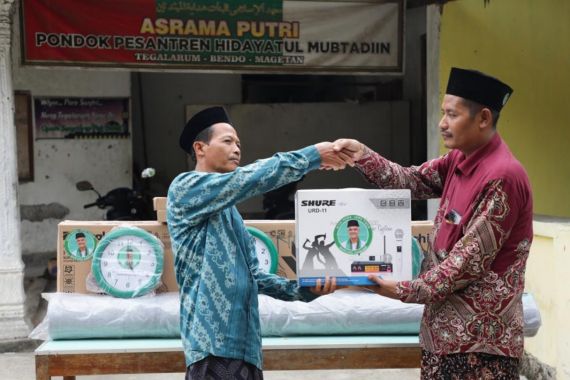 Kiai Muda Jatim Pendukung Ganjar Beri Bantuan kepada Ponpes dan Warga Magetan - JPNN.COM