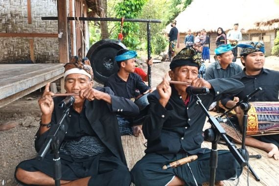 Mengenal Alat Musik Genggong, Idiofon Khas Suku Sasak di Lombok - JPNN.COM