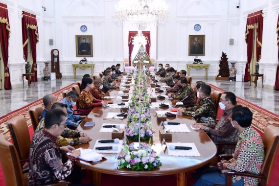 Industri Jasa Keuangan Temui Jokowi di Istana, Bahas Ekonomi hingga Pilpres - JPNN.COM