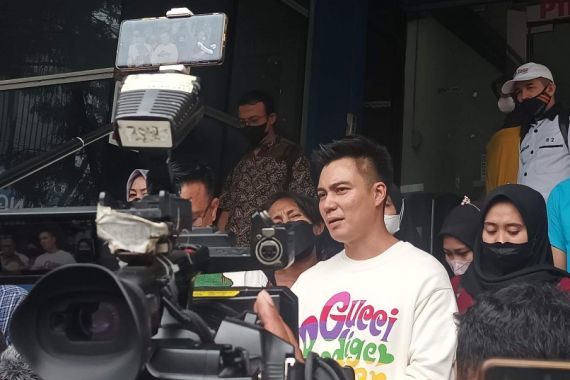 Tukang Seblak dan Warga Singapura Jadi Korban Penipuan Mengatasnamakan Baim Wong - JPNN.COM