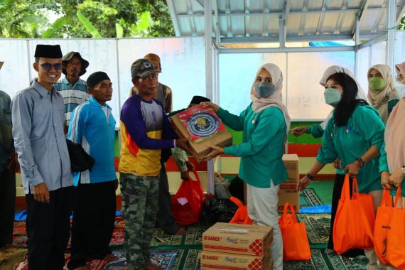 DWP Kemnaker Salurkan Bantuan Sosial untuk Korban Gempa Cianjur - JPNN.COM